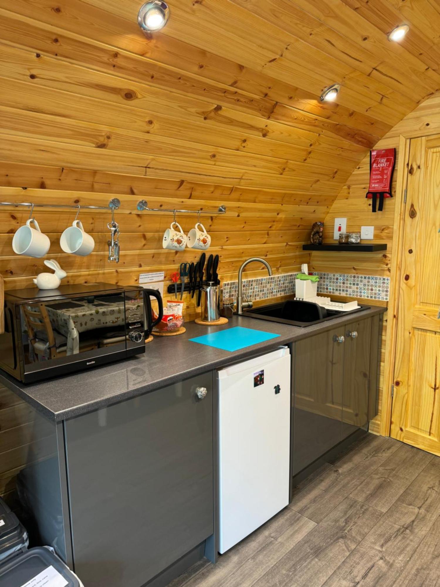 Loch Ness Woodland Pods Hotel Drumnadrochit Exterior photo